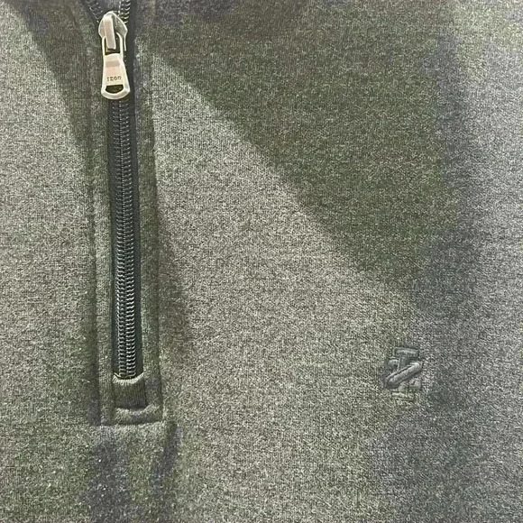 IZOD pull over half zip front lightweight sweatshirt. Size XXL - Picture 4 of 6